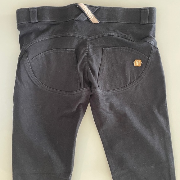 WRUP Fashion - Mid Rise - 7/8 Length - Black - Picture 2 of 3